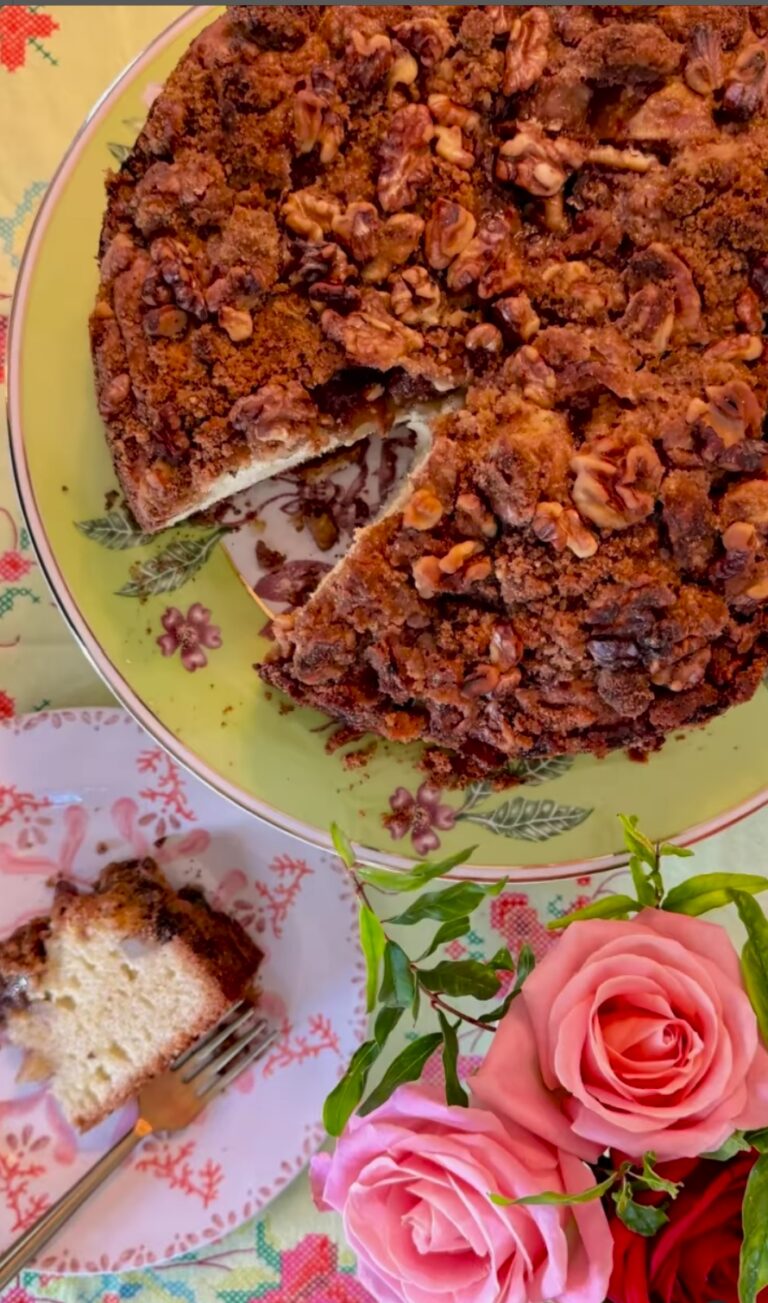 STREUSEL APPLE CAKE